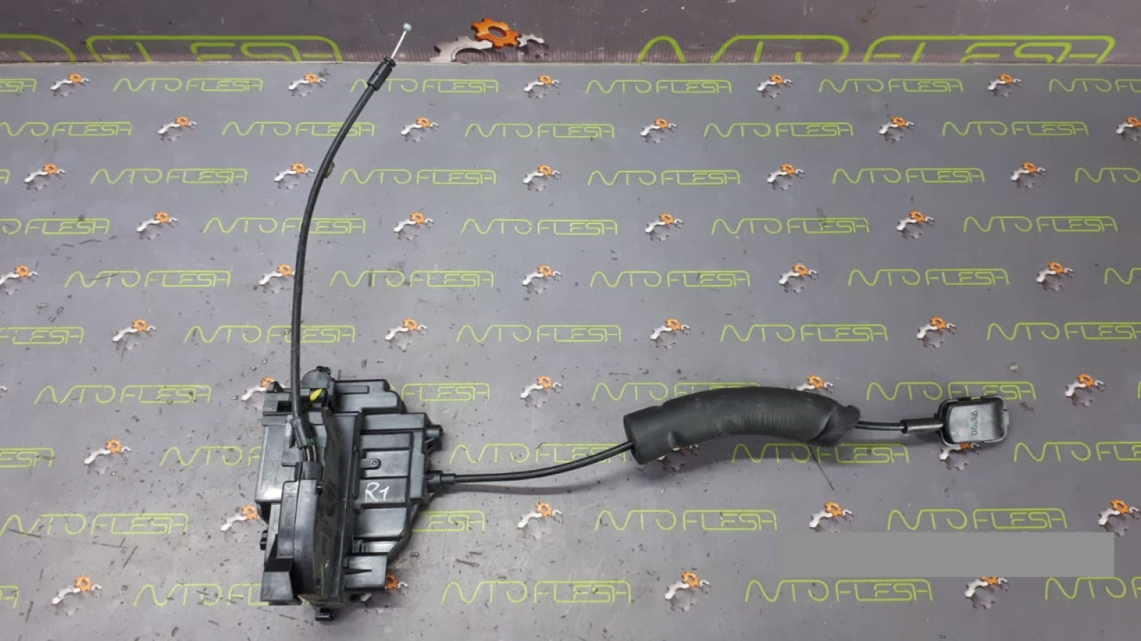 Б/у замок двери передний правый 805020001R для Renault Megane III Б/у замок двери передний правый 805020001R для Renault Megane III