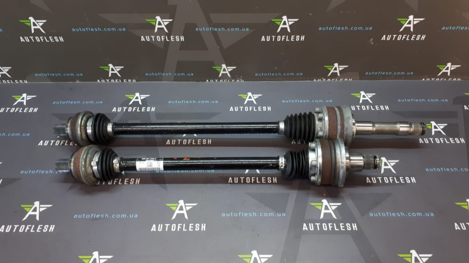Б/у привод задний в сборе/ полуось 5Q0501203A, 5Q0501204A для Audi A1, A3/ Seat Leon/ Skoda Octavia III/ Volkswagen Golf VII