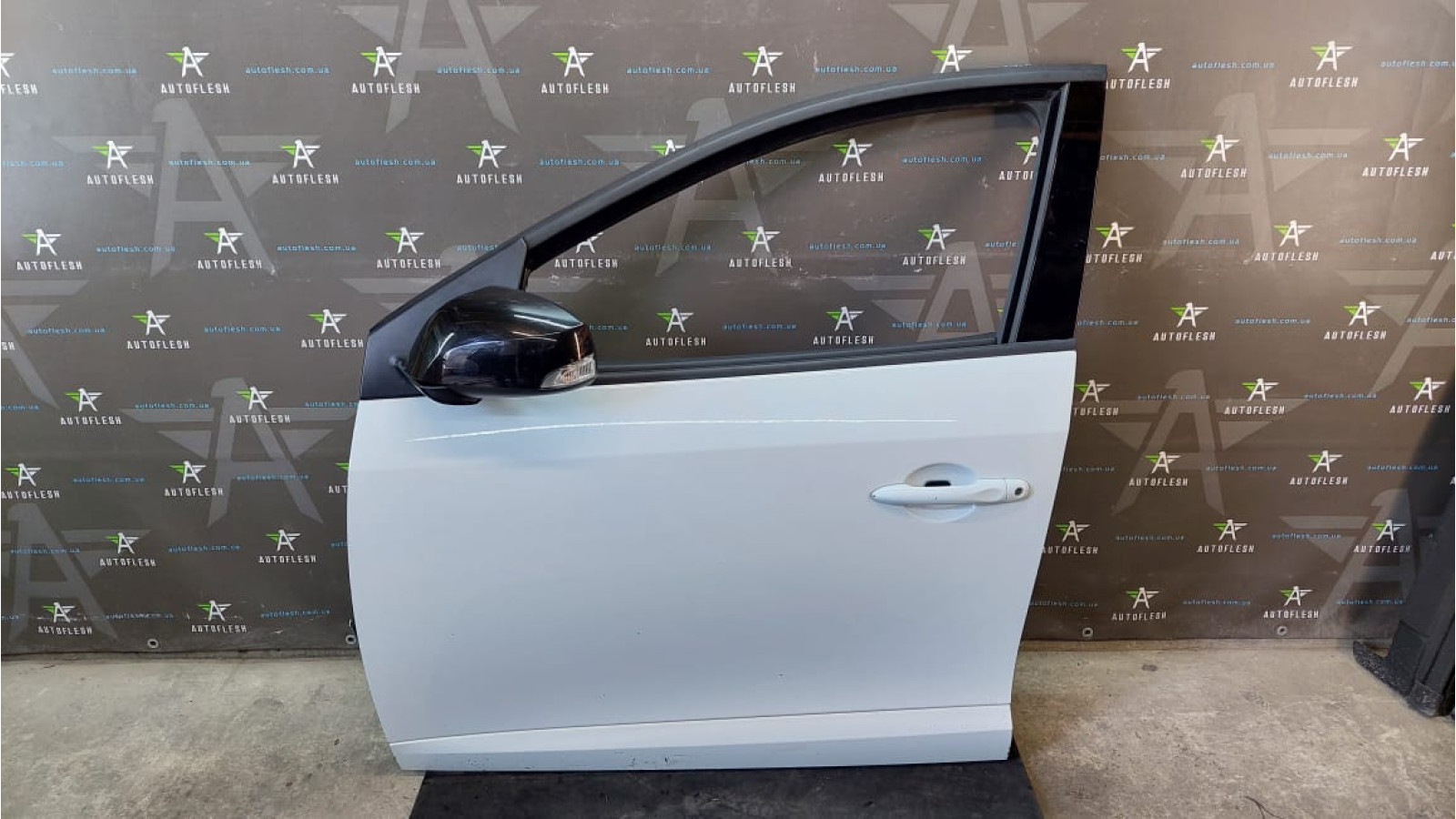 Б/у дверь передняя левая/ дверь водительская 801015807R для Renault Fluence