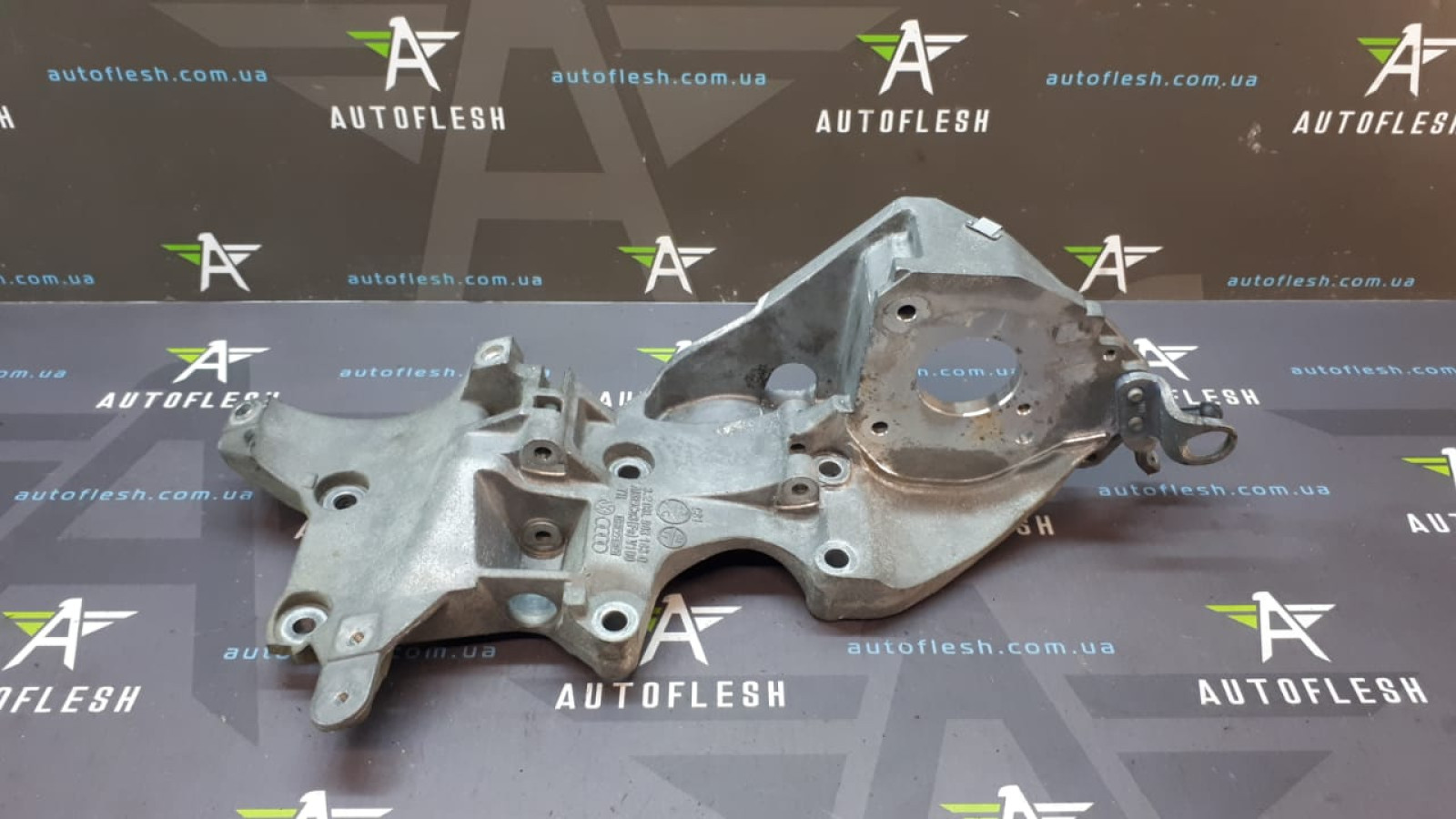 Б/у кронштейн генератора 03L903143Q, 2.0 TDI для Audi/ Seat/ Skoda/ Volkswagen