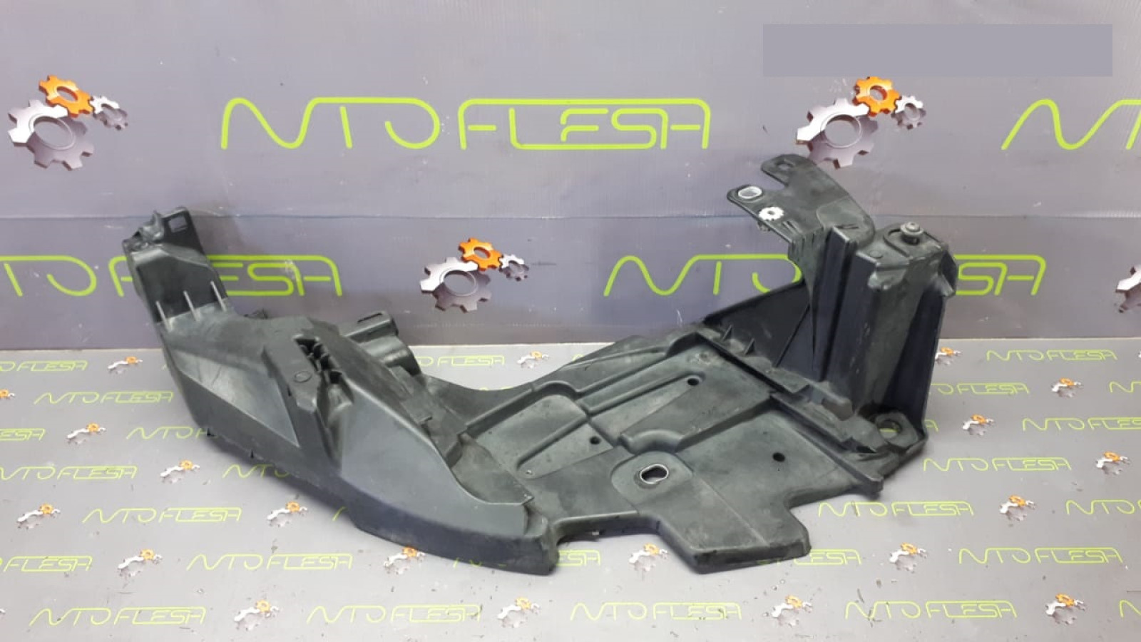 Б/у кронштейн крепления фары (направляющей фары) 622220003R для Renault Megane III