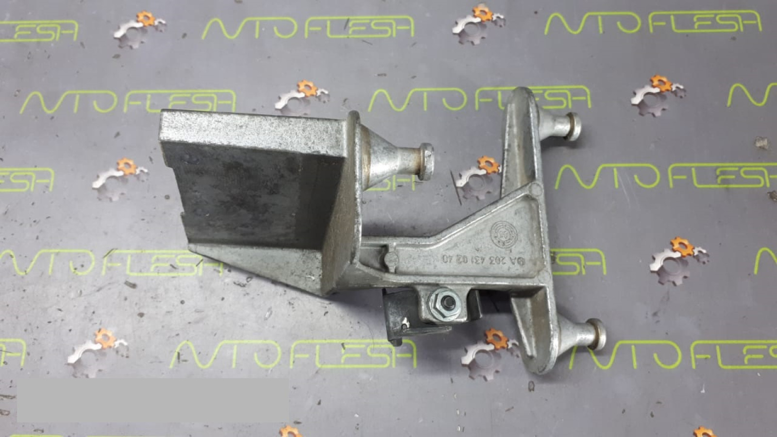 Б/у кронштейн блока ABS A2034310240 для Mercedes C-Class/ CLC-Class/ CLK-Class