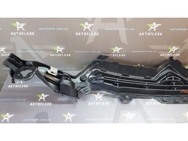 Б/у решетка радиатора со значком 7422R3, 9687946280, 745385 для Citroen C4 II Б/у решетка радиатора со значком 7422R3, 9687946280, 745385 для Citroen C4 II