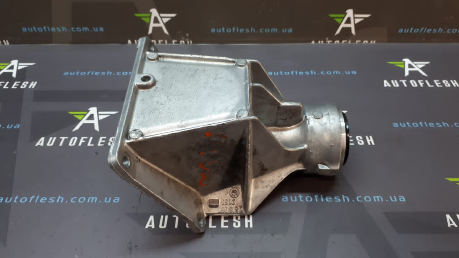 Б/у опорный кронштейн 31507516066, 75160673153 для BMW X3 Б/у опорный кронштейн 31507516066, 75160673153 для BMW X3