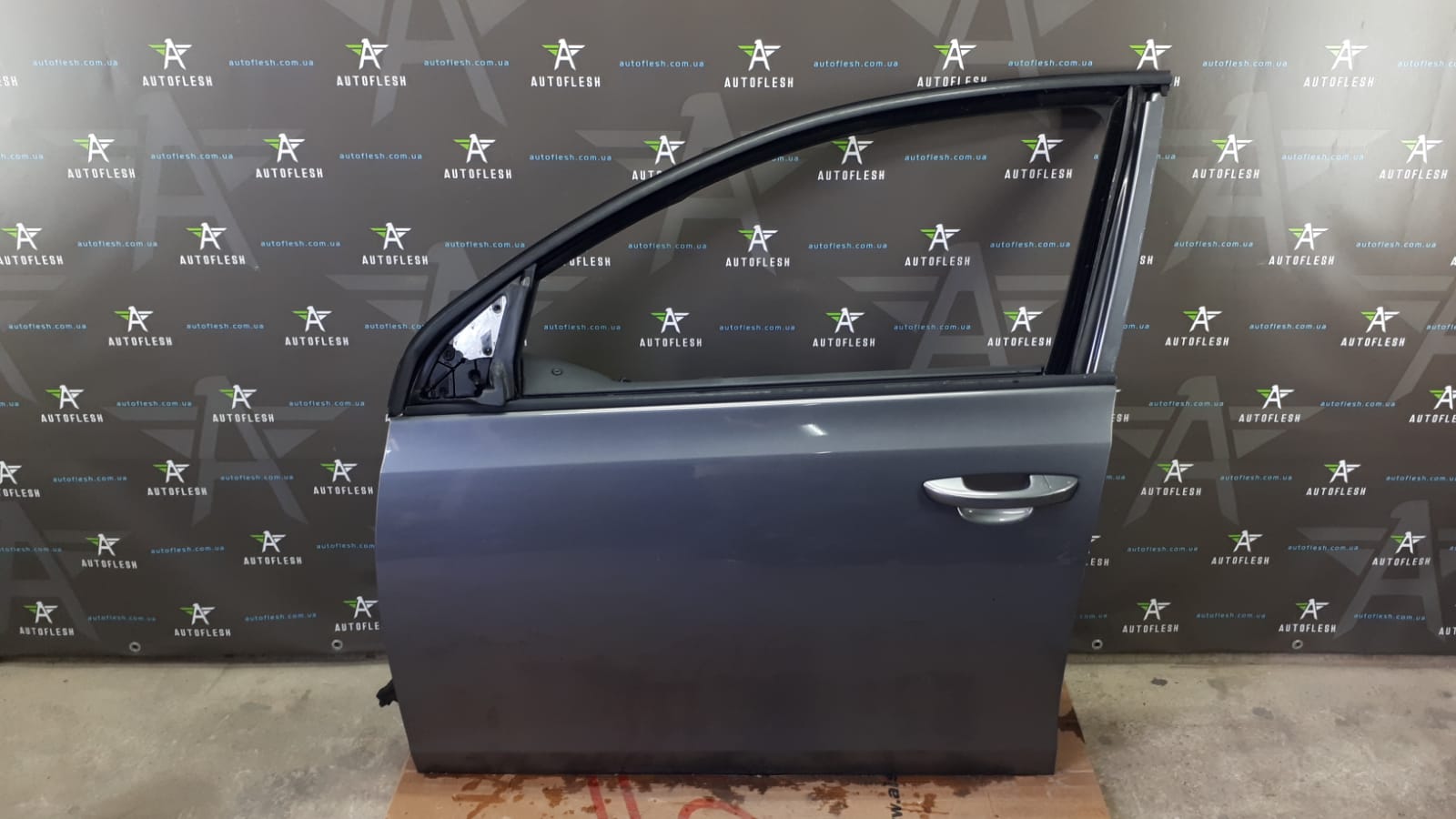 Б/у дверь передняя левая 5K3831055K для Volkwagen Golf VI