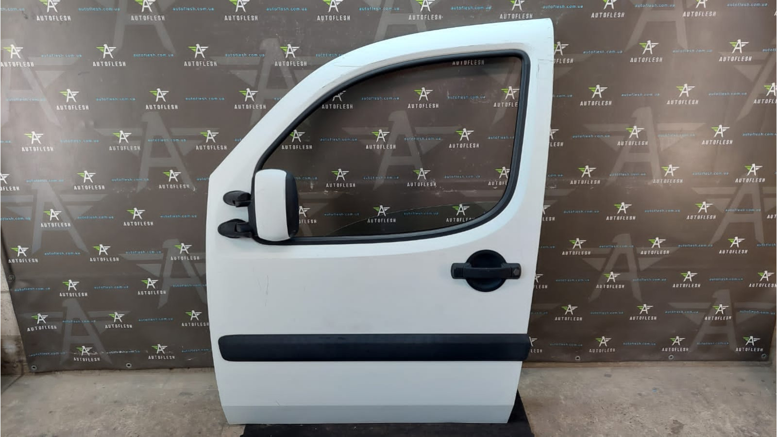 Б/у дверь передняя левая/ дверь водительская 51847706 для Fiat Doblo Б/у дверь передняя левая/ дверь водительская 51847706 для Fiat Doblo