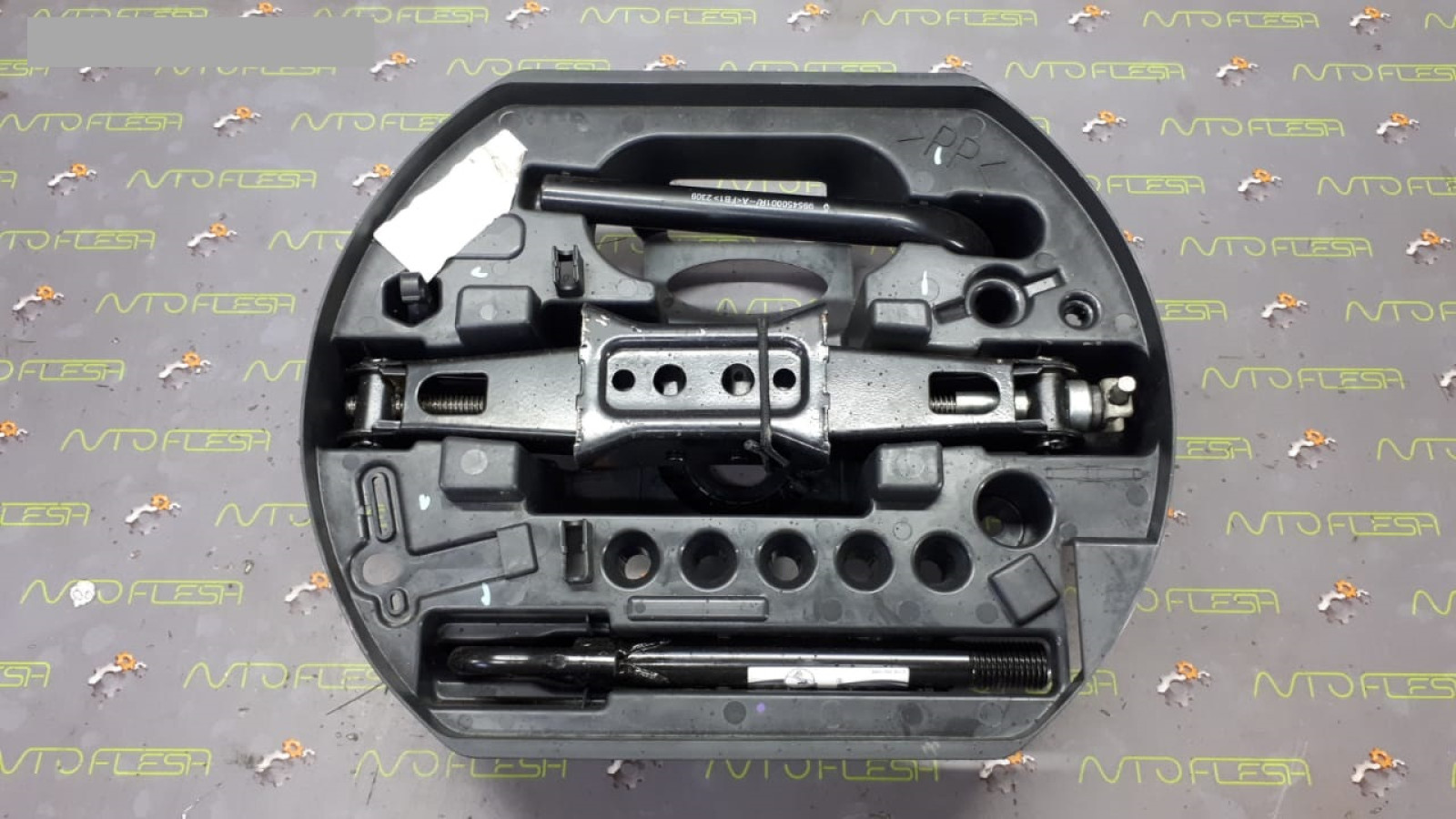 Б/у органайзер/ домкрат/ набор инструментов 995040007R для Renault Laguna III