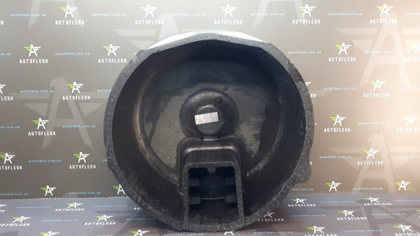 Б/у ниша запасного колеса 8200827907, 995040015R для Renault Megane III/ Scenic III Б/у ниша запасного колеса 8200827907, 995040015R для Renault Megane III/ Scenic III