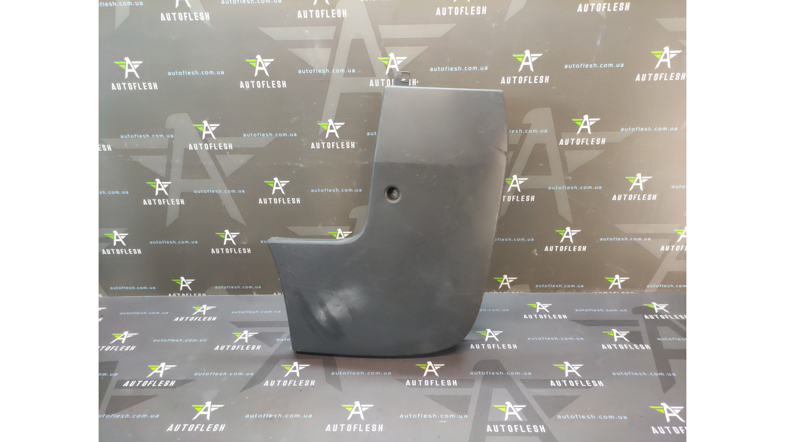 Б/в ікло заднього бампера лівий 8200201458, 8200201459 для Nissan Primastar/ Opel Vivaro/ Renault Trafic II