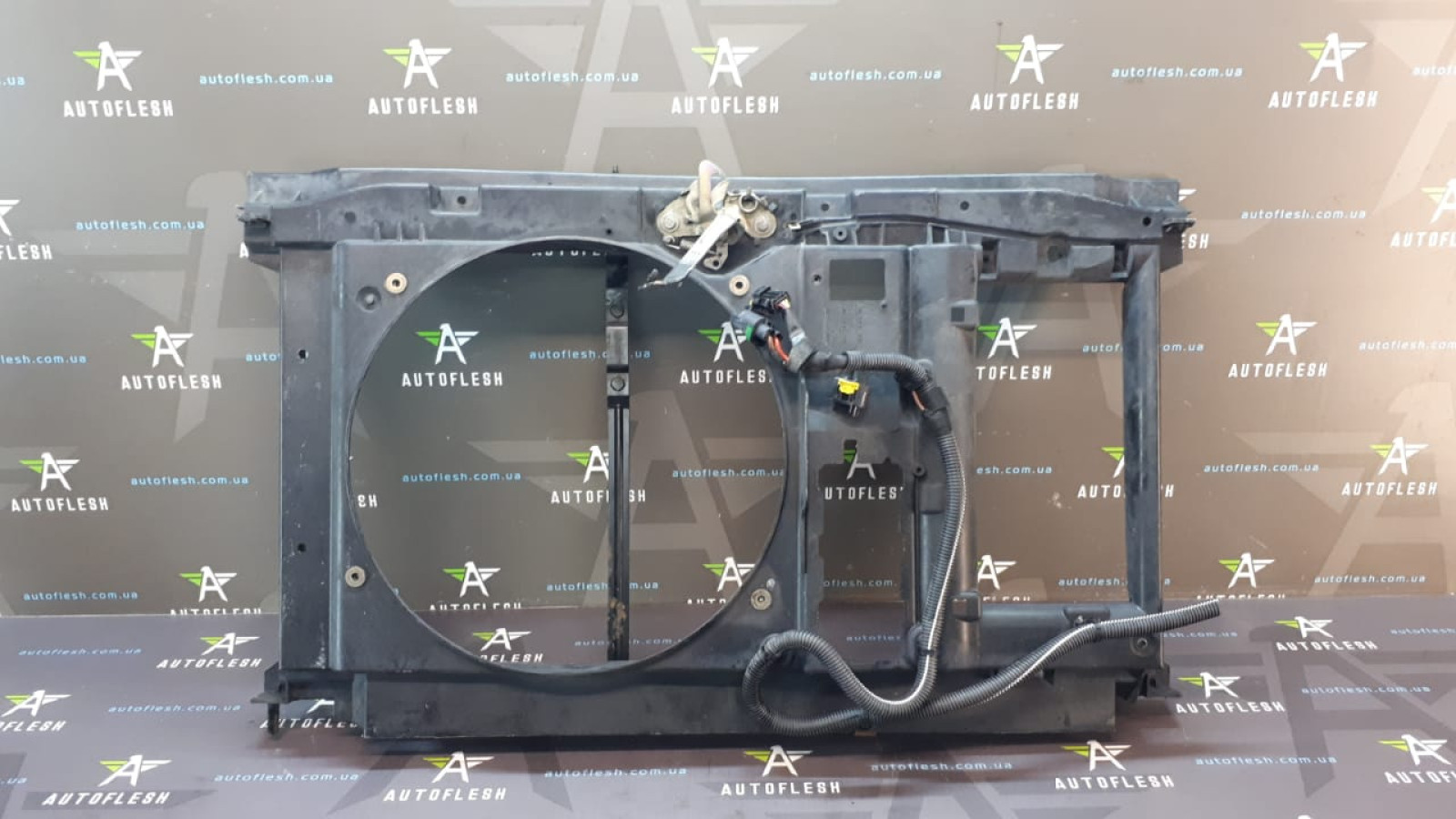 Б/у панель передняя/ диффузор вентилятора 9651941680, 2.0 HDi для Citroen C4/ Peugeot 307, 308, 3008