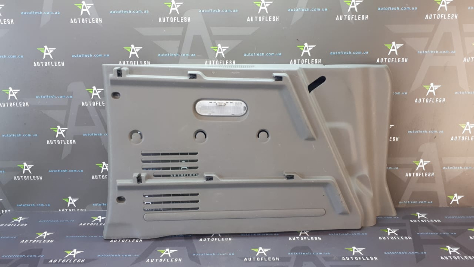 Б/у обшивка багажника боковая левая нижняя 8200828573 для Renault Kangoo II