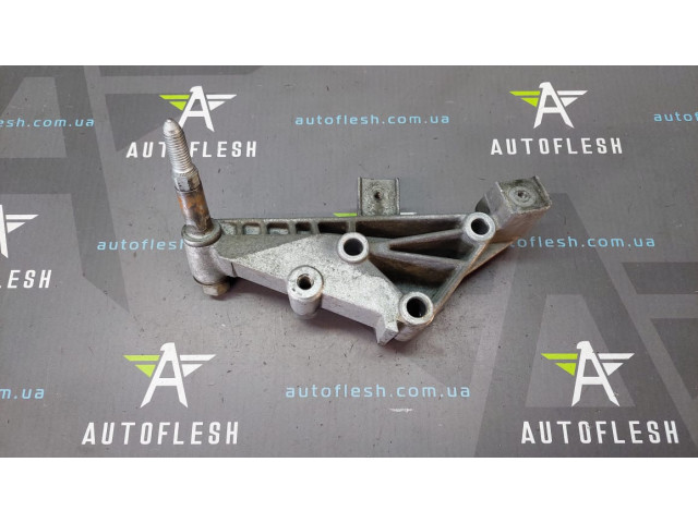 Б/у кронштейн КПП 7700415097 для Renault Clio II/ Kangoo