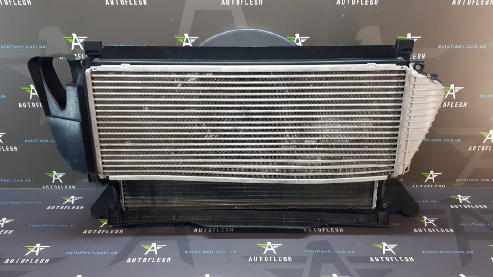 Б/у радиатор интеркуллера 2D0145805, 8ML376720391 для Mercedes Sprinter/ Volkswagen LT II