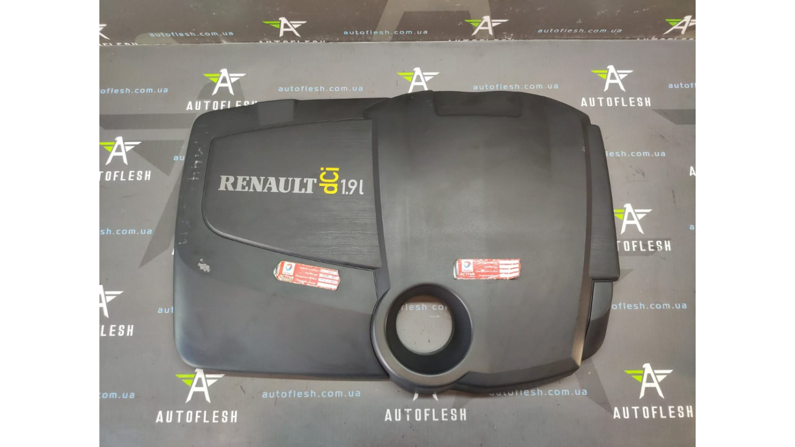 Б/у крышка двигателя/ накладка двигателя 8200529706, 1.9 dCi для Renault Megane II/ Scenic II Б/у крышка двигателя/ накладка двигателя 8200529706, 1.9 dCi для Renault Megane II/ Scenic II