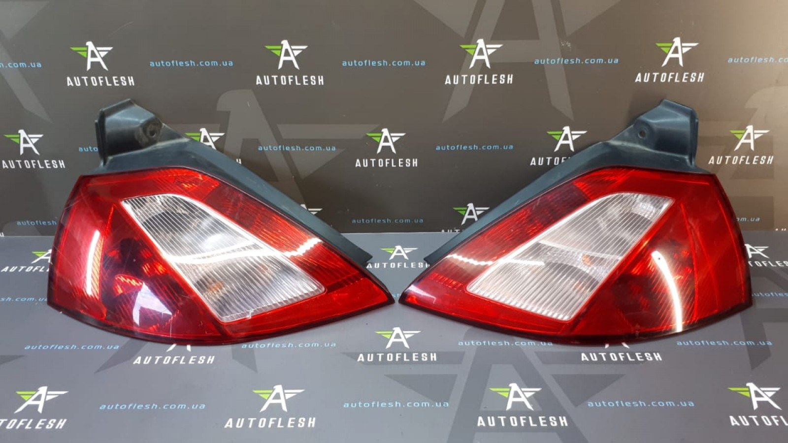 Б/у фара левая/правая 8200073236, 8200073237 для Renault Megane II
