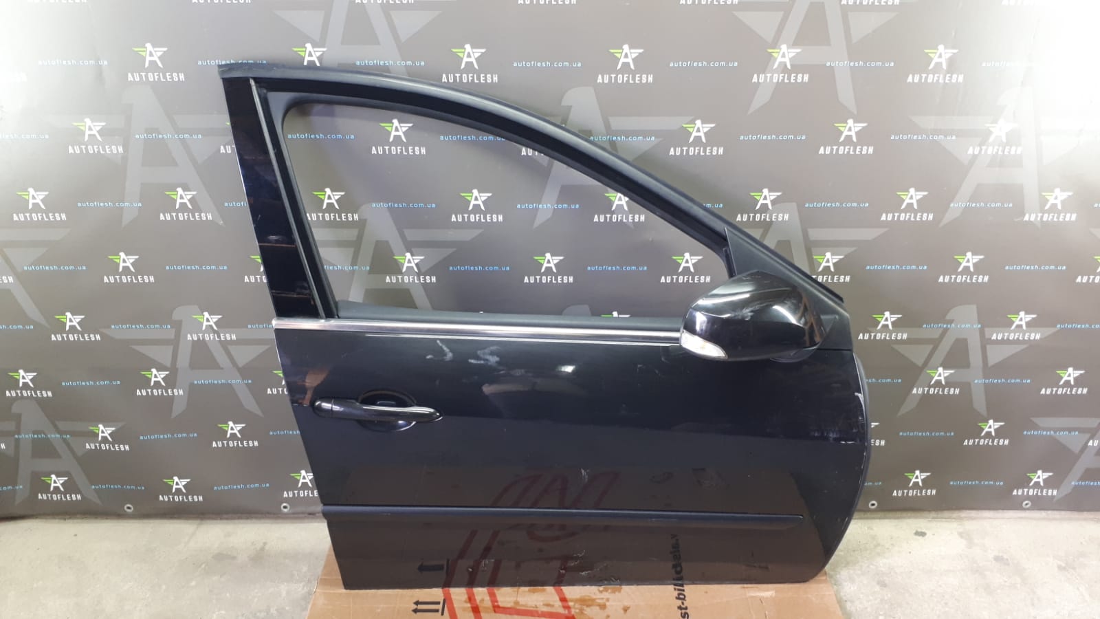 Б/у дверь передняя правая 801000025R для Renault Laguna III Б/у дверь передняя правая 801000025R для Renault Laguna III