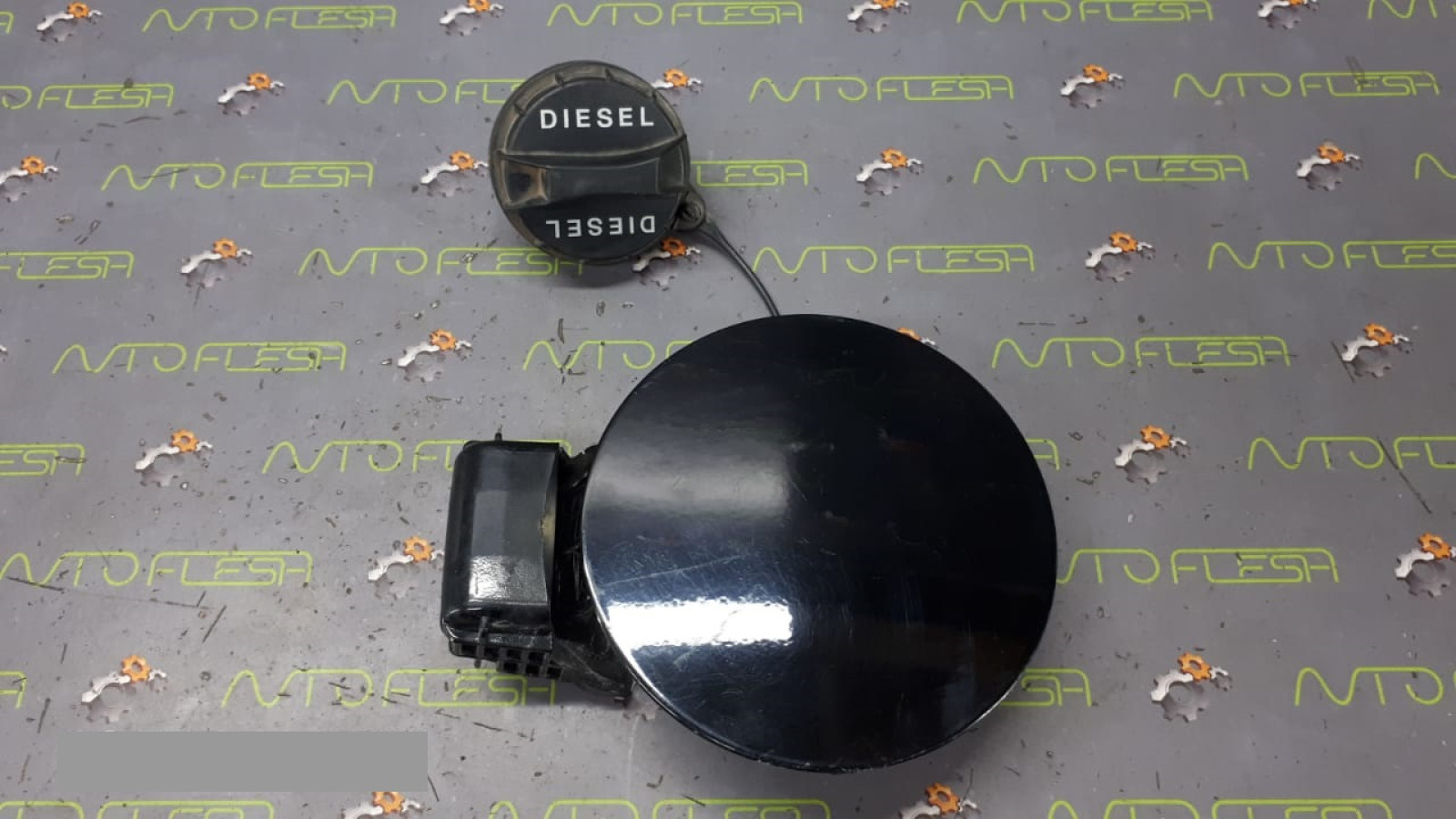 Б/у лючок бензобака/ крышка бензобака в сборе 695102E000 для Hyundai Tucson Б/у лючок бензобака/ крышка бензобака в сборе 695102E000 для Hyundai Tucson