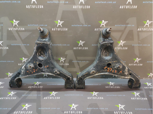 Б/у рычаг передний нижний левый/ правый A9063304007, A9063304107 для Mercedes Sprinter/ Volkswagen Crafter