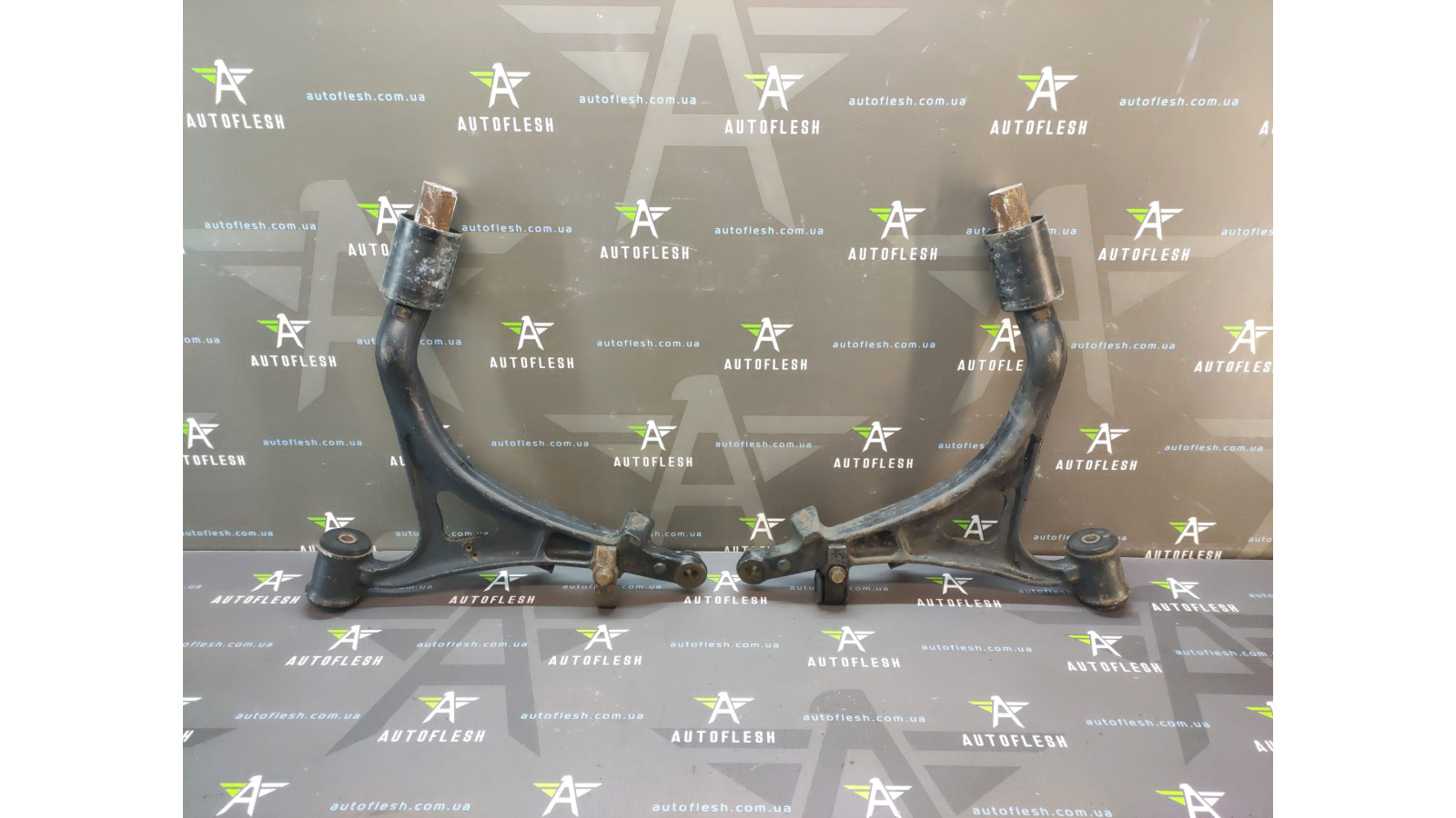 Б/у рычаг передний нижний левый/ правый A1633300407, A1633300507 для Mercedes ML-Class Б/у рычаг передний нижний левый/ правый A1633300407, A1633300507 для Mercedes ML-Class