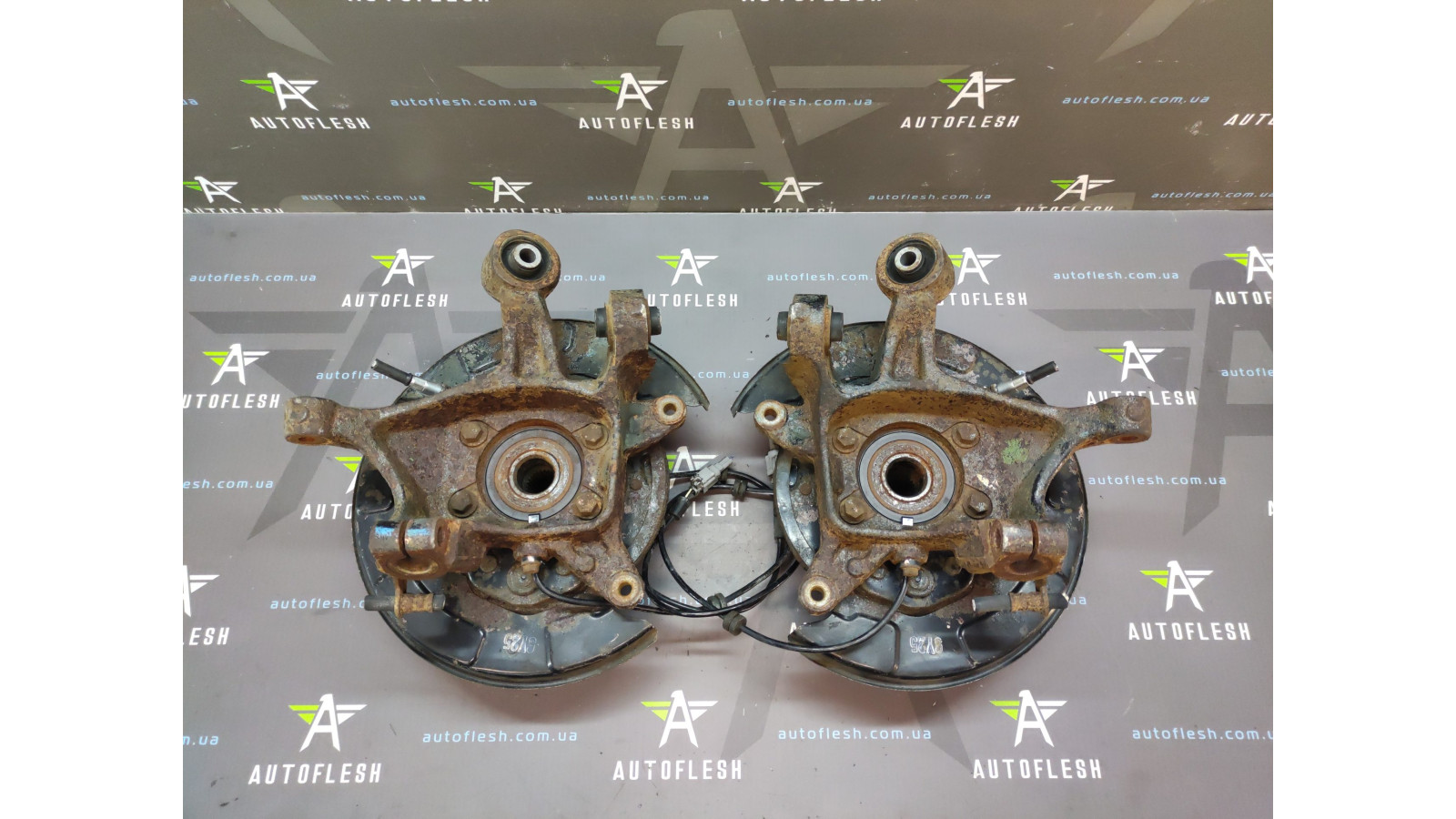 Б/у цапфа задняя левая/ правая 28411SC000, 28411SC010 для Subaru Forester