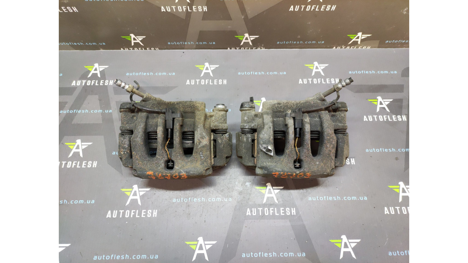 Б/у суппорт передний A0044205583, A0044205683 для Mercedes Sprinter/ Volkswagen Crafter