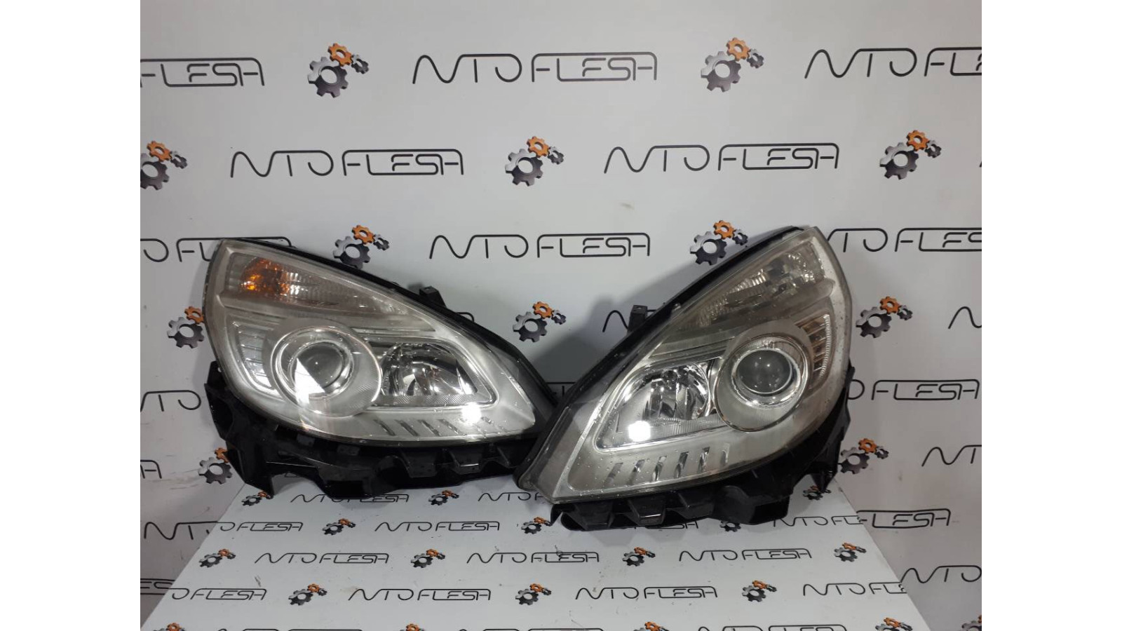 Б/у фара передняя для Renault Scenic II 2006-2008