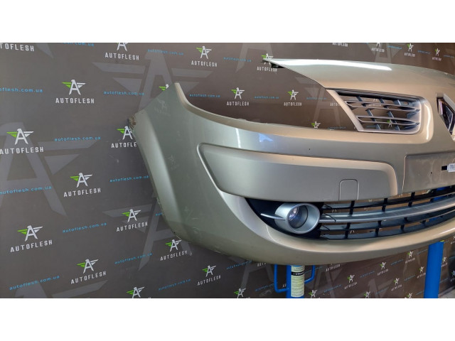 Б/у бампер передний в сборе 8200592325 для Renault Scenic II Б/у бампер передний в сборе 8200592325 для Renault Scenic II