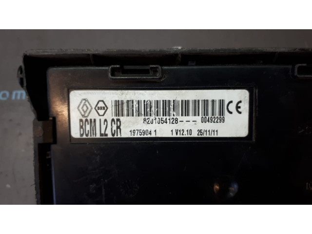 Б/у блок комфорта 8201054128 для Renault Clio III Б/у блок комфорта 8201054128 для Renault Clio III