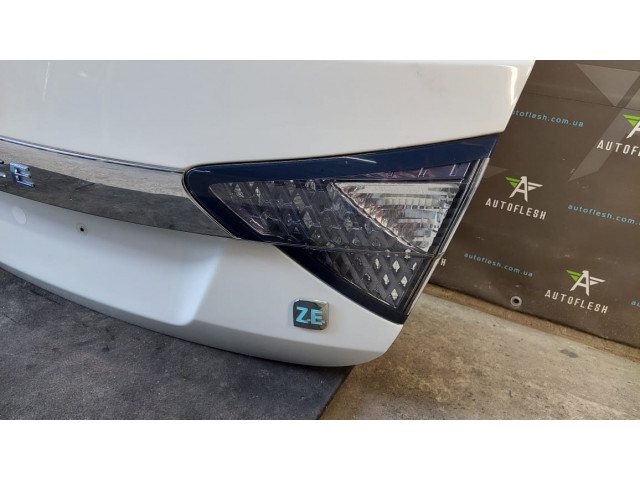 Б/у крышка багажника в сборе/ ляда 901005348R/ 901002563R для Renault Fluence Б/у крышка багажника в сборе/ ляда 901005348R/ 901002563R для Renault Fluence