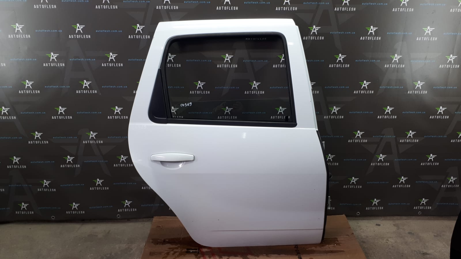 Б/у дверь задняя правая 821000291R для Dacia/ Renault Duster Б/у дверь задняя правая 821000291R для Dacia/ Renault Duster