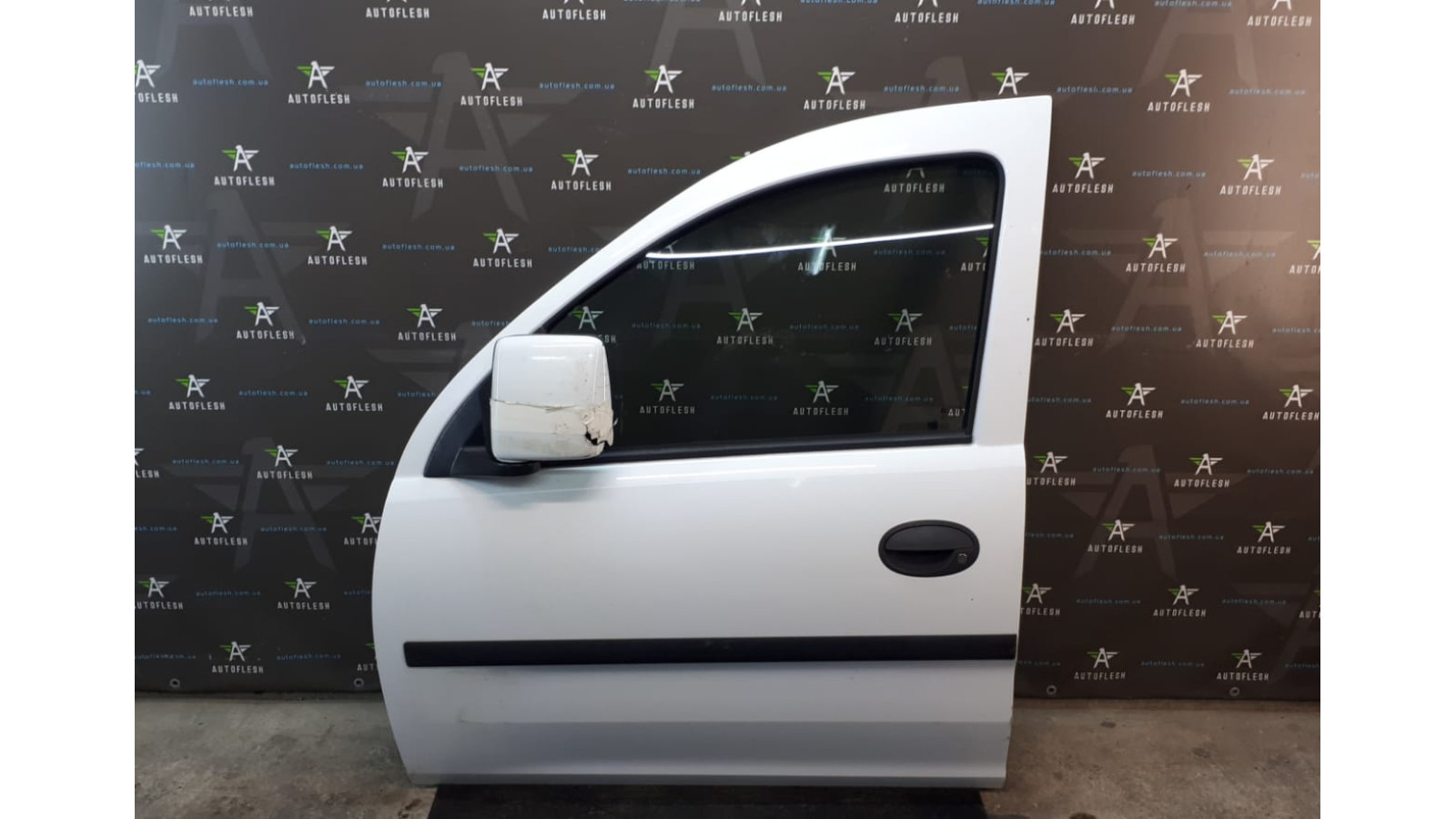 Б/у дверь передняя левая/ дверь водительская для Opel Combo Б/у дверь передняя левая/ дверь водительская для Opel Combo