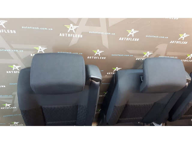 Б/у сиденья задние/ крепления (салазки), ширина трёх сидений 140 см для Renault Espace IV Б/у сиденья задние/ крепления (салазки), ширина трёх сидений 140 см для Renault Espace IV