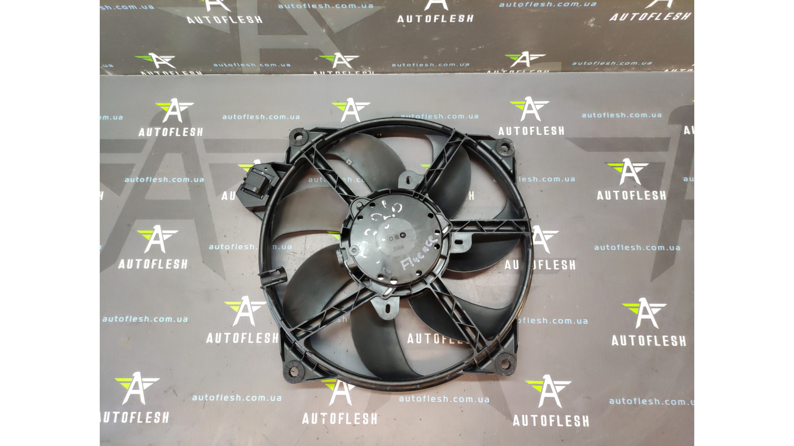 Б/в вентилятор охолодження двигуна 214813479R для Renault Fluence