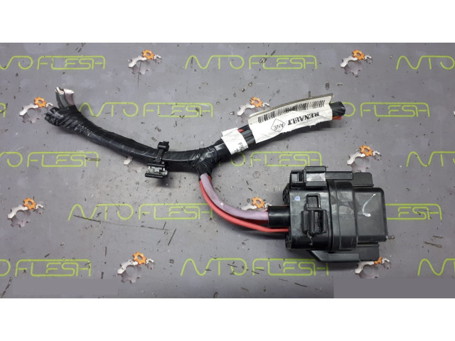 Б/у блок реле 243120003R, 8200351488, 12V/ 70A для Renault