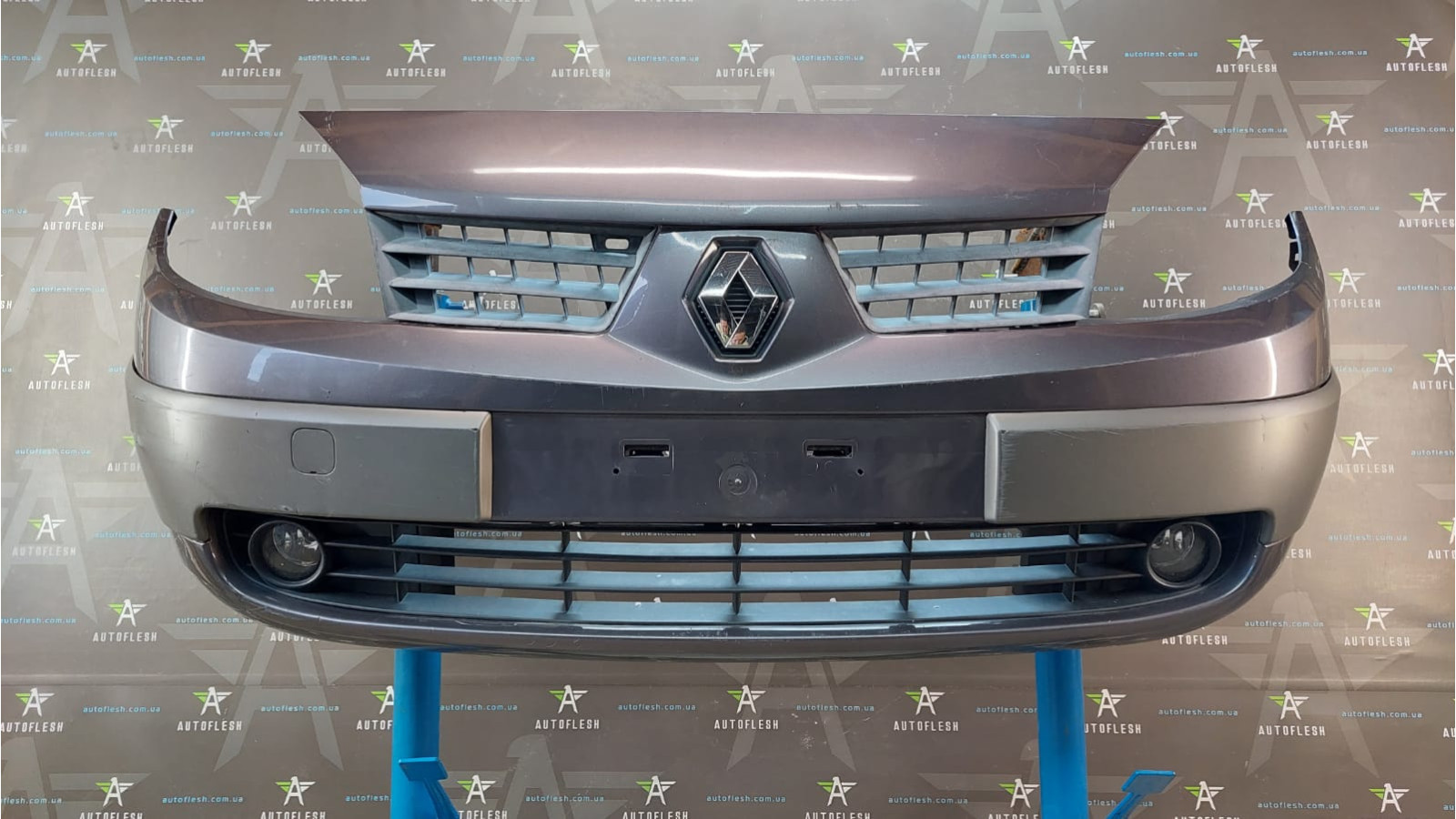 Б/у бампер передний в сборе 7701474769 для Renault Scenic II Б/у бампер передний в сборе 7701474769 для Renault Scenic II