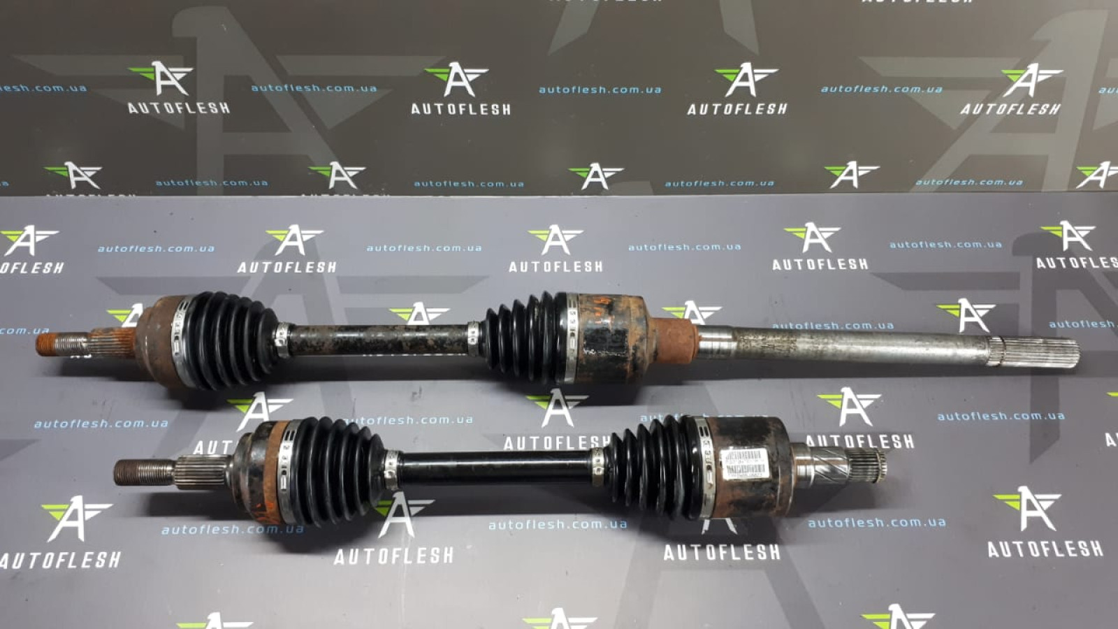 Б/у привод передний левый/ полуось левая 52104701AB для Jeep Commander/ Grand Cherokee III