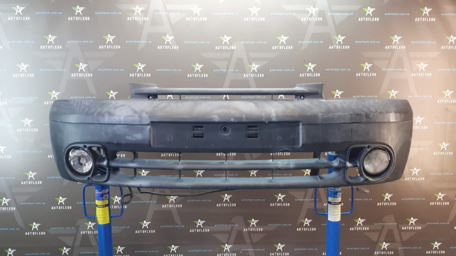 Б/у бампер передний в сборе 8200027328, 7700307057, 7700307058 для Renault Kangoo