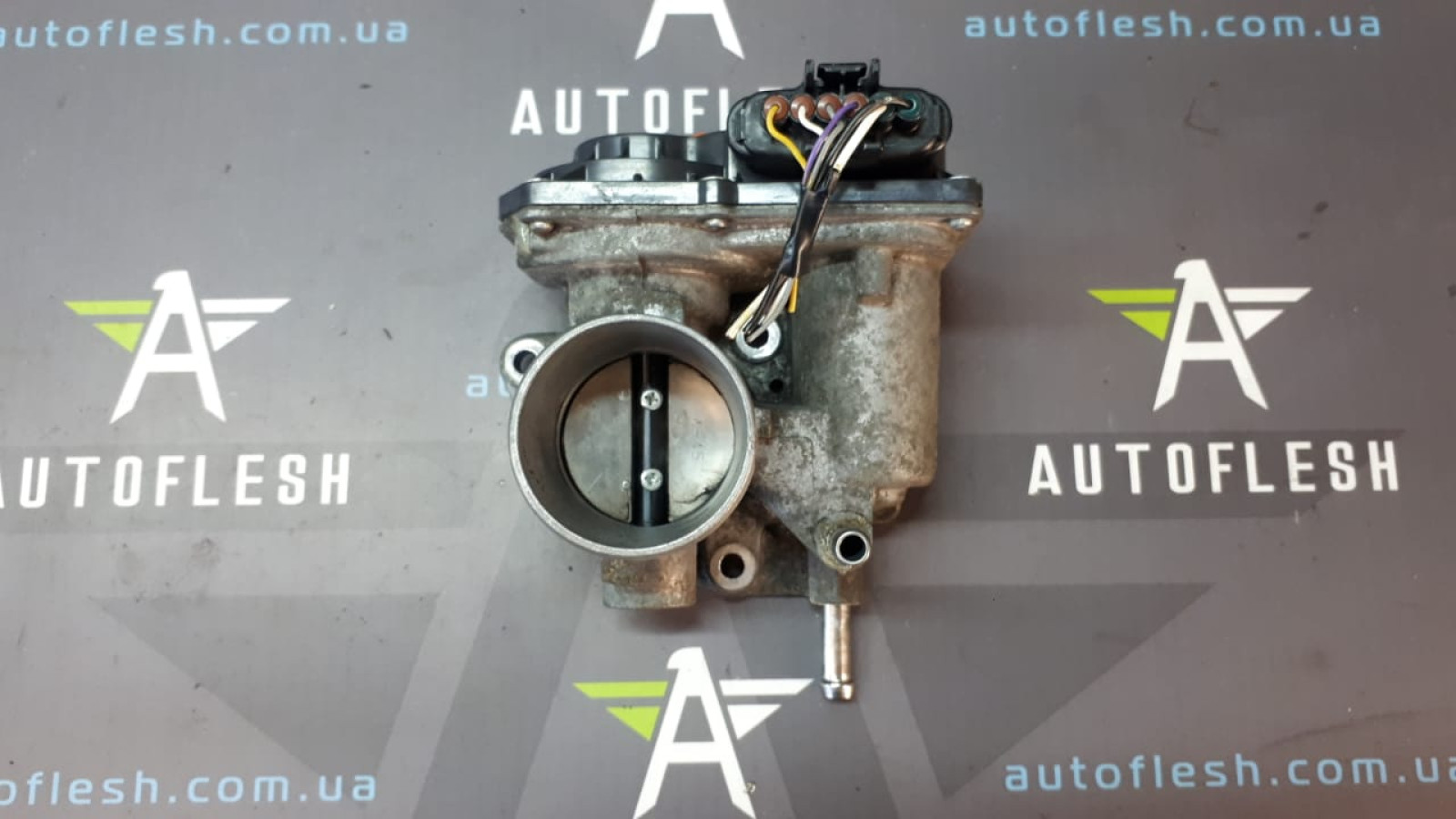 Б/у дроссельная заслонка 22030-47040 для Toyota Yaris III Hybrid