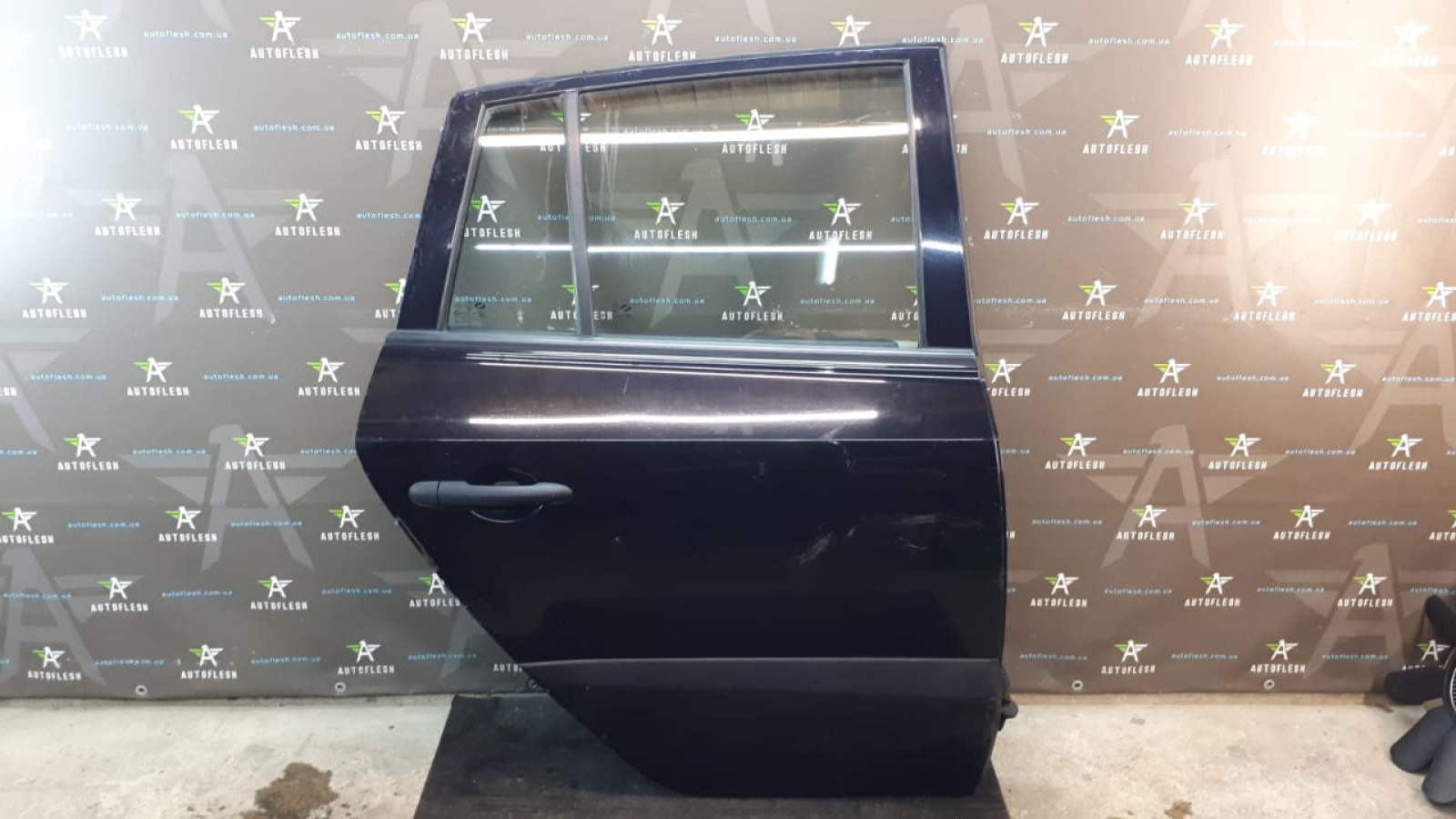 Б/у дверь задняя правая 821000027R для Renault Koleos I
