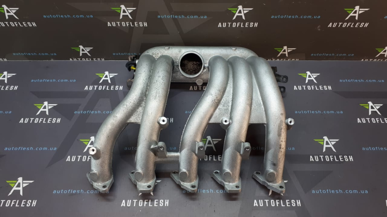 Б/у коллектор впускной A6020980907 для Mercedes C-Class/ E-Class Б/у коллектор впускной A6020980907 для Mercedes C-Class/ E-Class