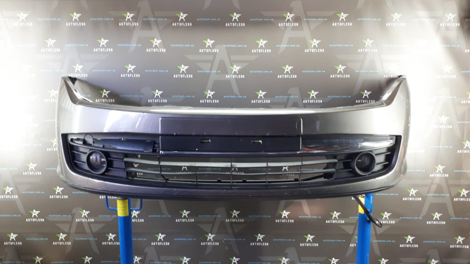 Б/у бампер передний 620100570R для Renault Laguna III