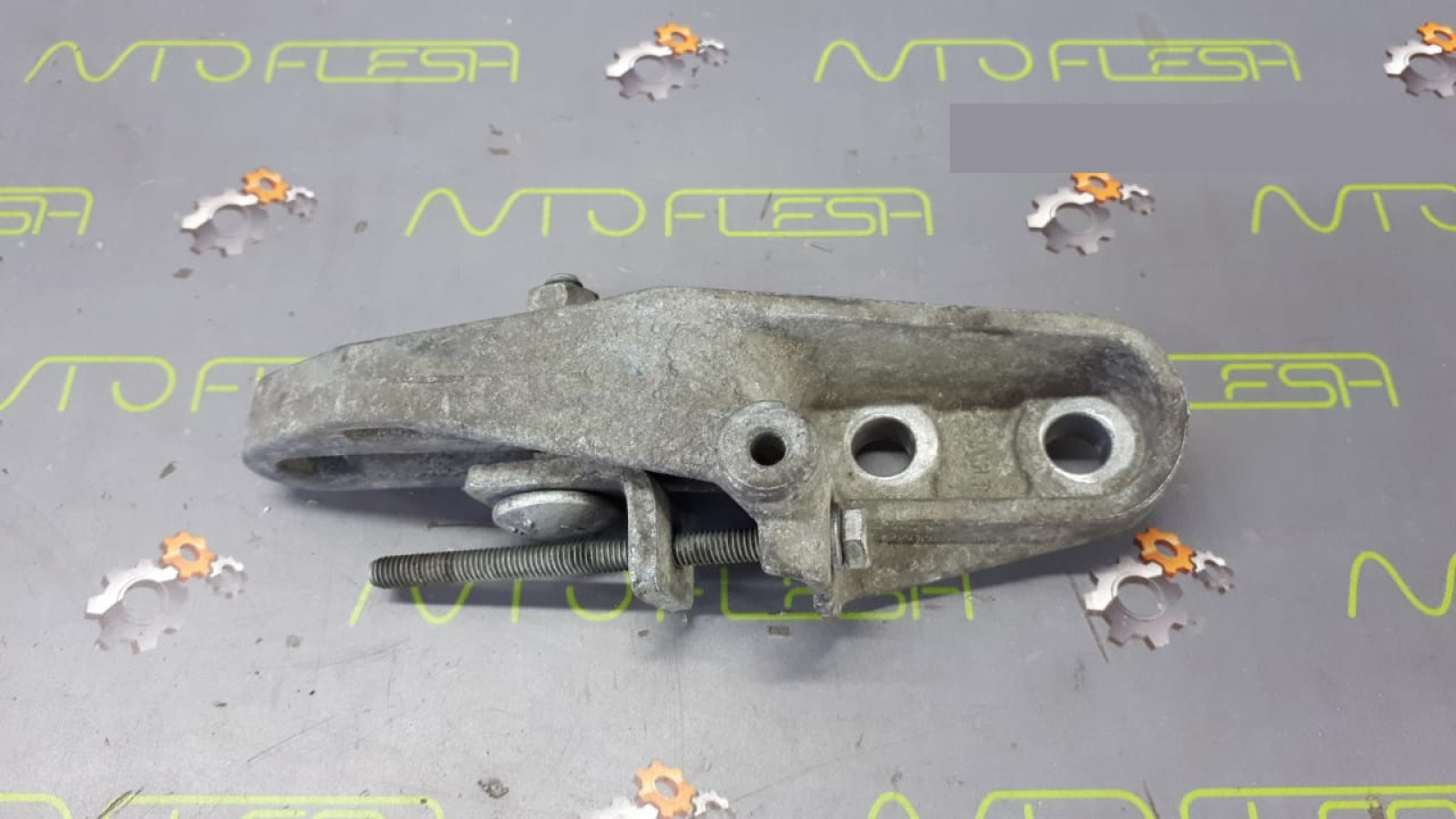 Б/у кронштейн крепления генератора 7700102164 для Renault Clio II/ Kangoo/ Megane/ Scenic/ Trafic