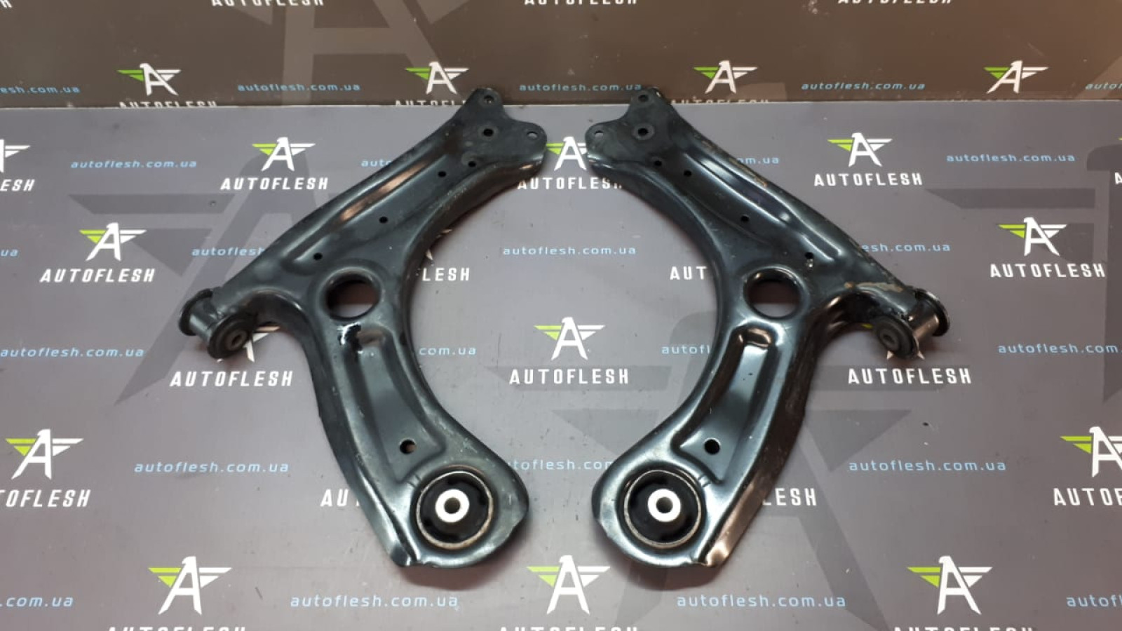 Б/у рычаг передней подвески нижний 6R0407152F, 6R0407151F для Audi/ Seat/ Skoda/ Volkswagen