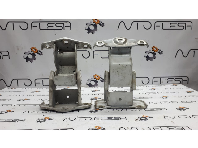 Б/у петля двери 527428A для Nissan Primastar/ Opel Vivaro/ Renault Trafic II