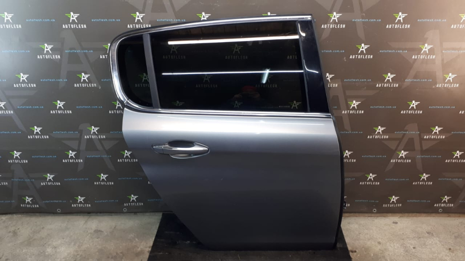 Б/у дверь задняя правая 9802165580 для Peugeot 308 II