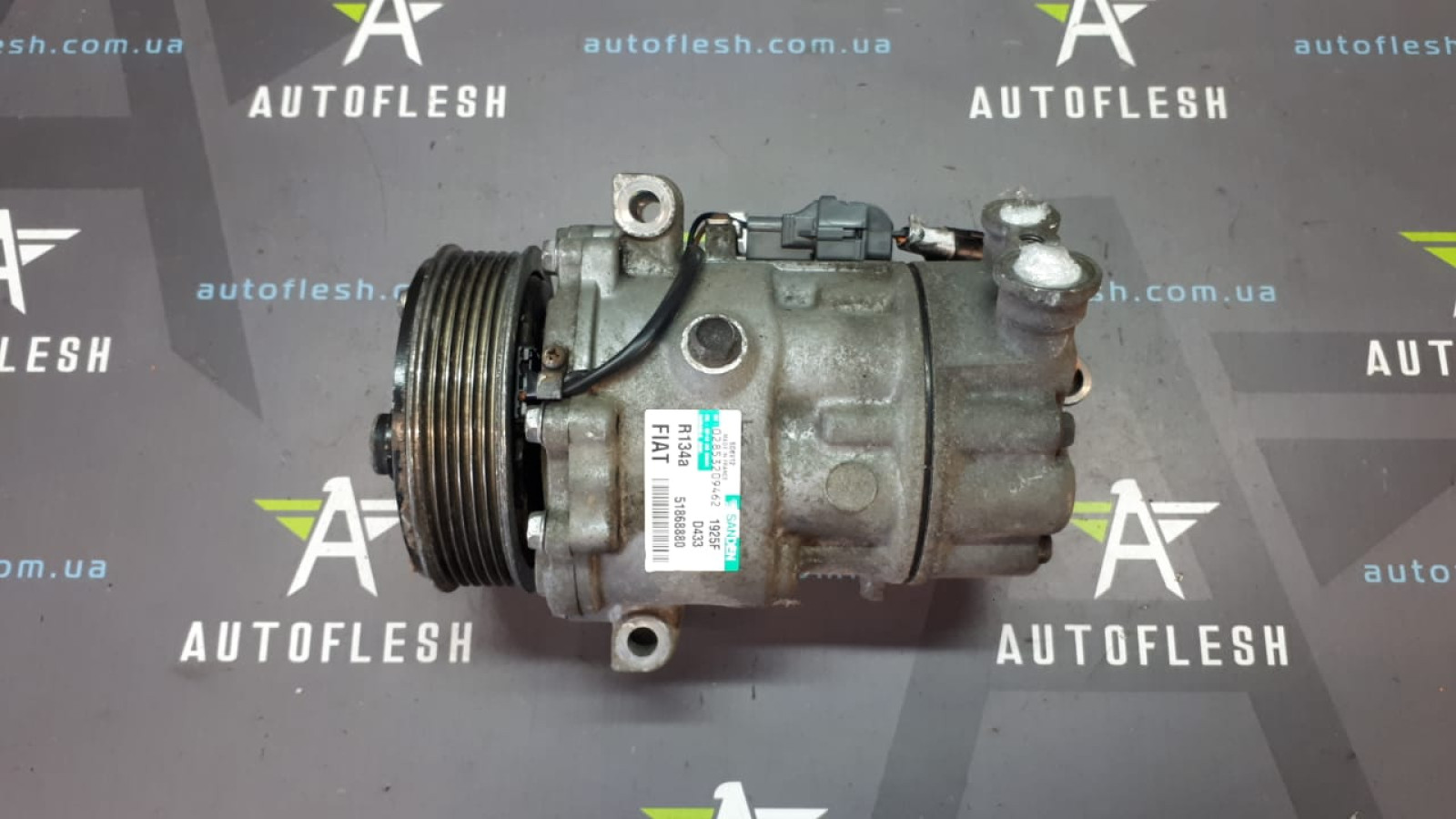 Б/у компрессор кондиционера 51868880 для Alfa Romeo Mito/ Fiat Doblo/ Lancia Delta III