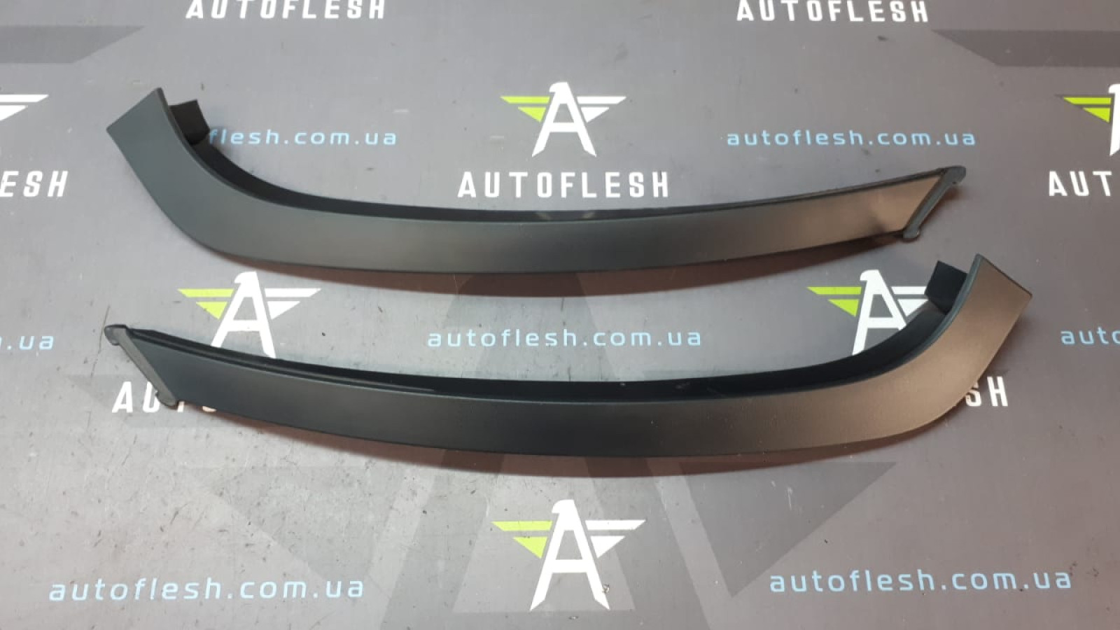 Б/у молдинг/ накладка под фару 260446232R, 260944238R для Renault Megane III