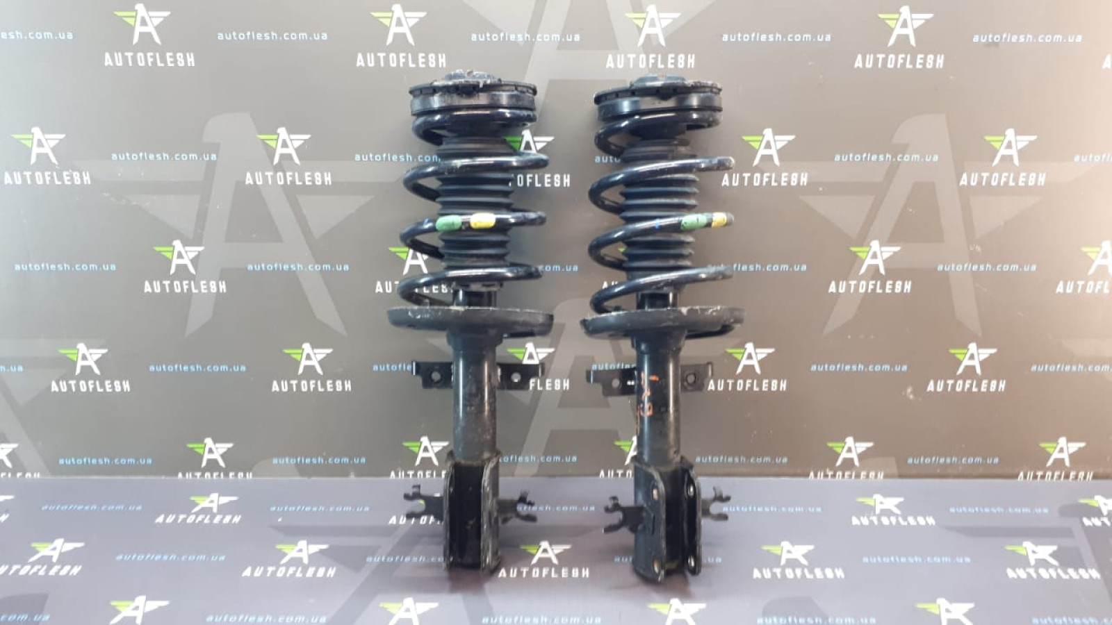 Б/у пружина передняя 540100079R (метки: зелёный, желтый) для Renault Laguna III