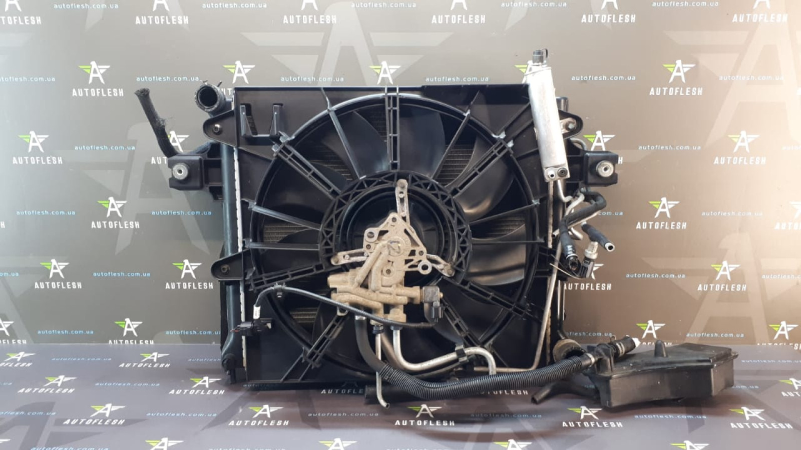 Б/у вентилятор радиатора/ крыльчатка вентилятора 55116884AA для Jeep Commander/ Grand Cherokee III