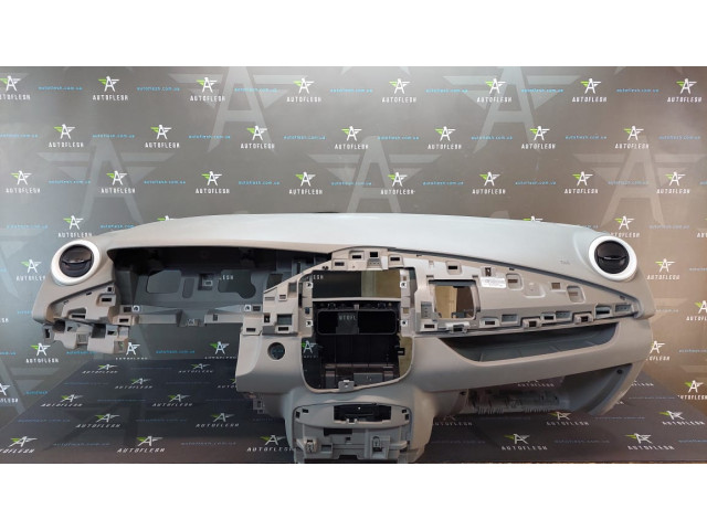 Б/у панель безопасности/ торпеда 681003852R, 681001600R для Renault Zoe